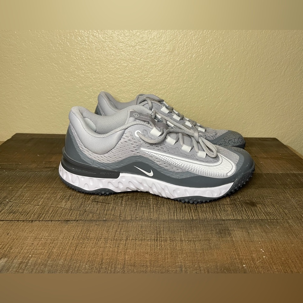 Nike Alpha Huarache Elite 4 Turf “Wolf Grey”
- Size 9.5 and 12 Men Available.